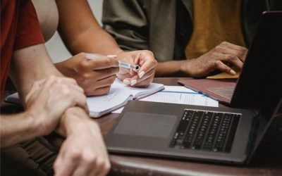 Cold Outreach vs. Warm Engagement: What Works Best for LinkedIn Lead Generation?